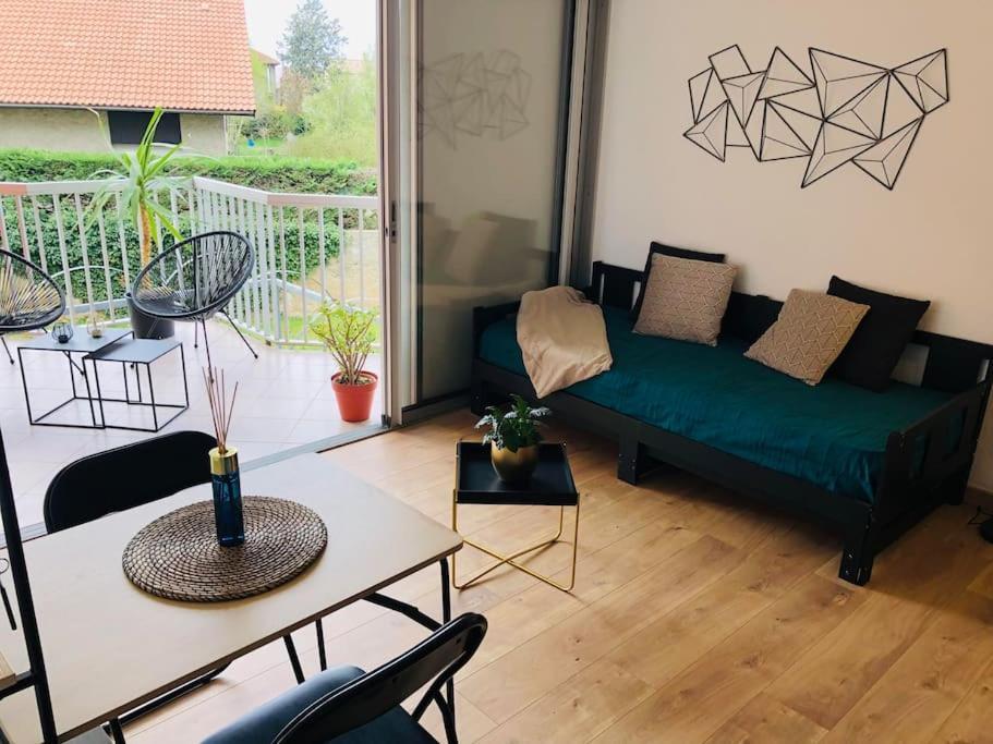 Studio Moderne, Terrasse Et Parking Romans-sur-Isere Exterior photo